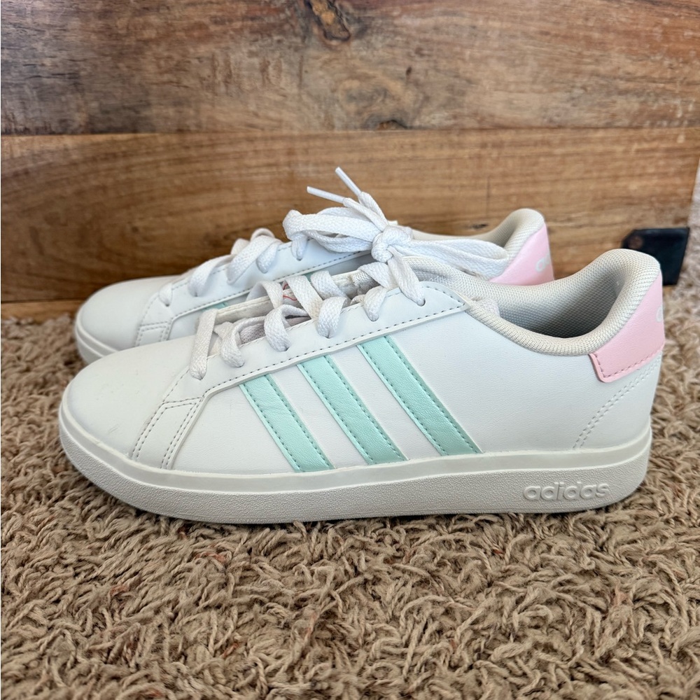 ADIDAS GRAND COURT
2.0 KIDS TENNIS SHOES - size 5, white, mint, and pink